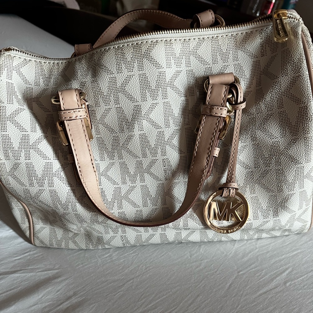 White Michael Kors purse only used once